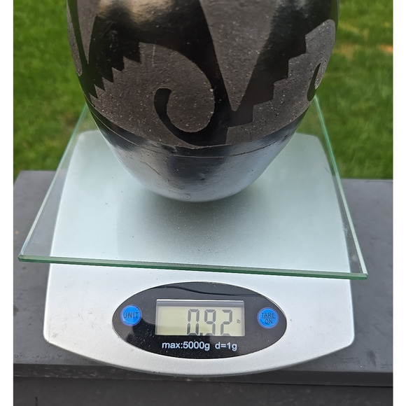 Rigoberto Mateos Pottery Blackware Polished Vase Jar 5.75" Carved Design Signed - Picture 12 of 12